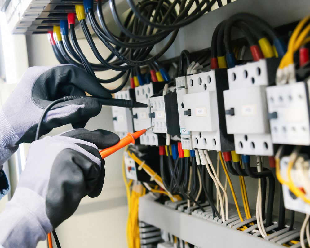 Pentingnya Teknisi Profesional dalam Instalasi Listrik